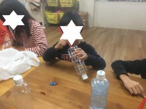 ４