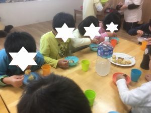 ４